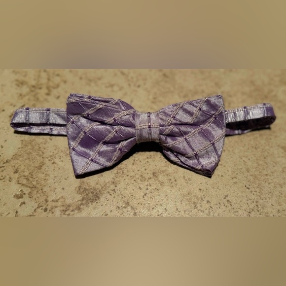 Youth Plaid Pre-tied Bow Tie - Picture 2 of 7